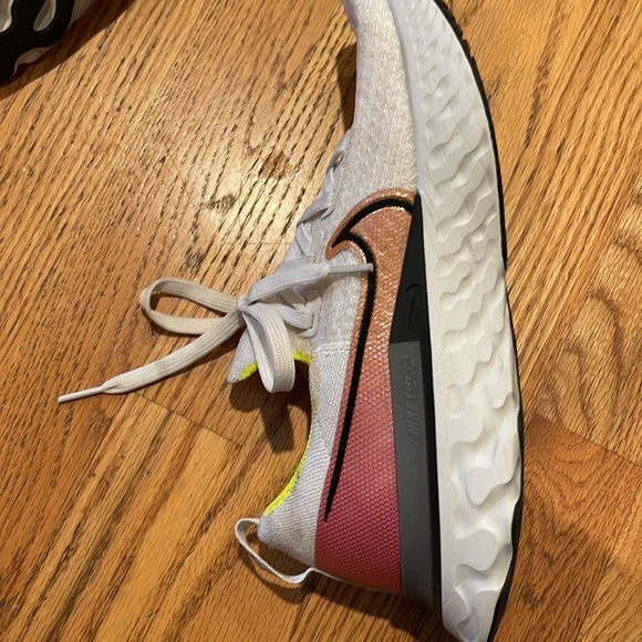 Nike, infinity Flyknit, mens size 8 - Picture 4 of 5